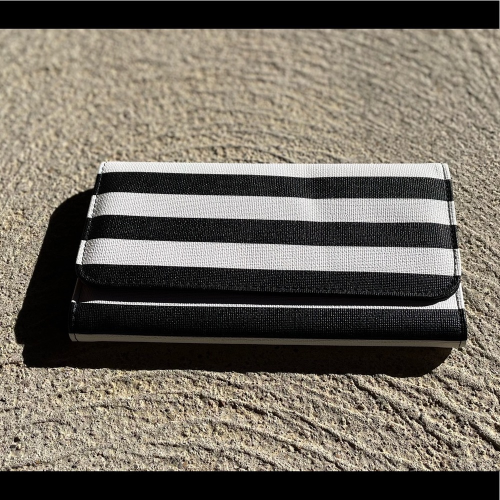 Brand New Kut From the Kloth Wallet